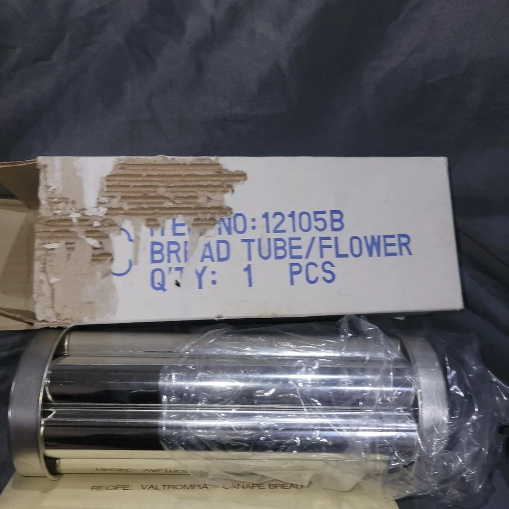 The Pampered Chef Valtrompia Bread Tube Flower Shape #1550 Bread Baking Pan